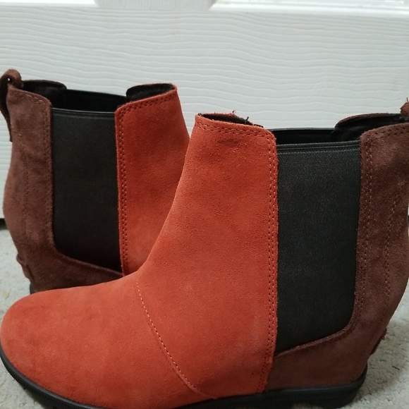 Sorel Shoes | Sorel Joan of Arctic Wedge Chelsea Size 8. Boot Is in Excellent used Condition. | Color: Red/Brown | Size: 8 | Ifeoma_Mjames's Closet